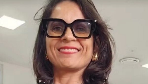 PROFESSORA DE CIPÓ ACERTA TEMA DA REDAÇÃO DO ENEM E É HOMENAGEADA POR ALUNOS