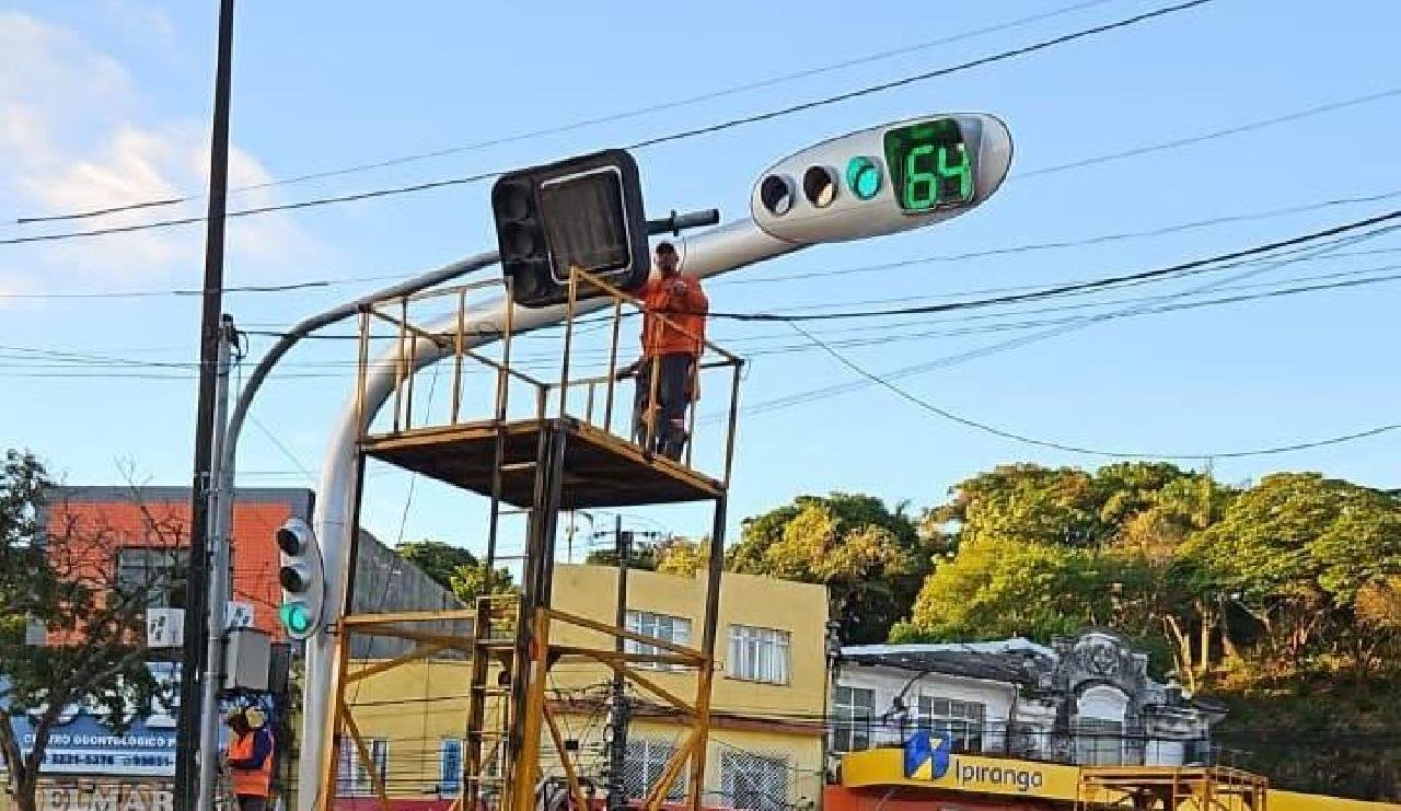 ILHÉUS IMPLANTA CENTRAL DE MONITORAMENTO DE SEMÁFOROS COM FOCO EM PEDESTRES ILHÉUS IMPLANTA CENTRAL DE MONITORAMENTO DE SEMÁFOROS COM FOCO EM PEDESTRES