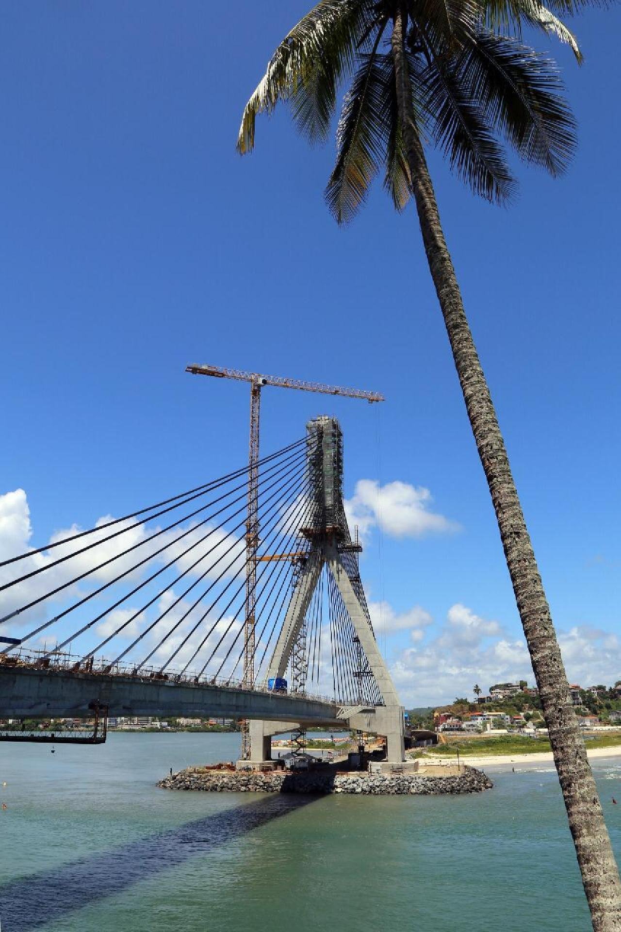 CONCLUÍDA A IMPLANTAÇÃO DOS CABOS DE SUSTENTAÇÃO DA NOVA PONTE EM ILHÉUS