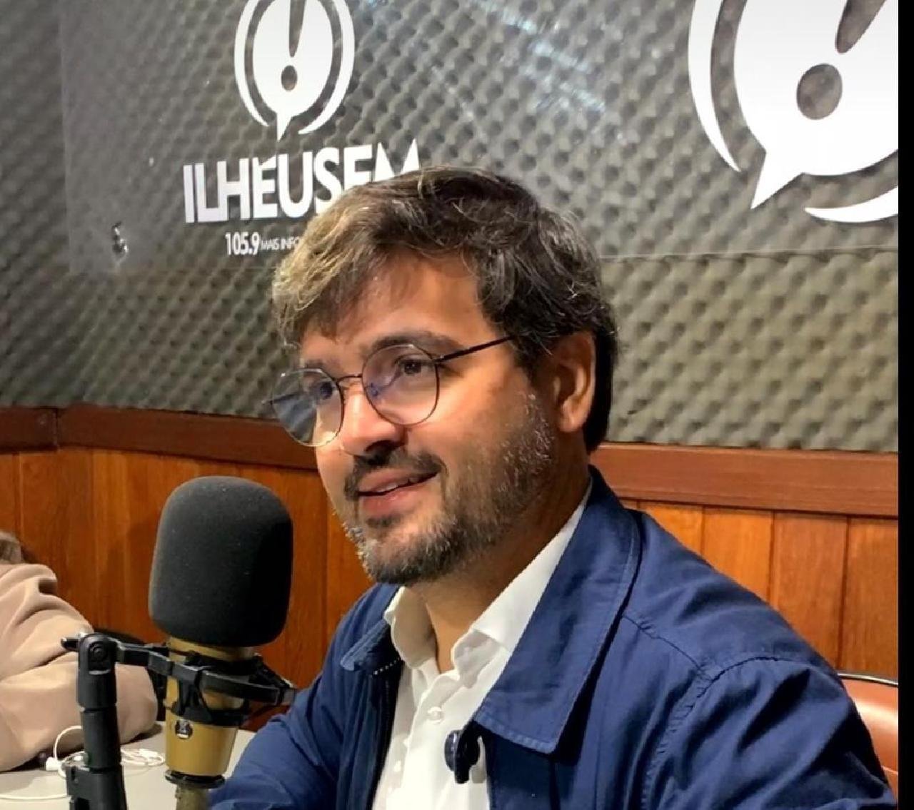 "É MEU SONHO PODER ASFALTAR A CIDADE TODA, MAS CADA QUILÔMETRO CUSTA CERCA DE R$ 1 MILHÃO", DIZ VALDERICO SOBRE OS BURACOS EM ILHÉUS