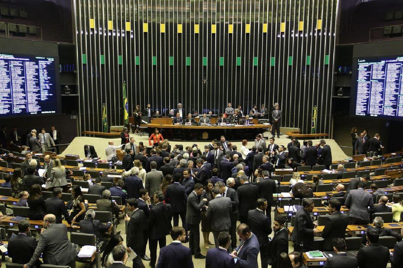 CÂMARA CONVOCA MINISTRO PARA EXPLICAR BLOQUEIO A UNIVERSIDADES CÂMARA CONVOCA MINISTRO PARA EXPLICAR BLOQUEIO A UNIVERSIDADES