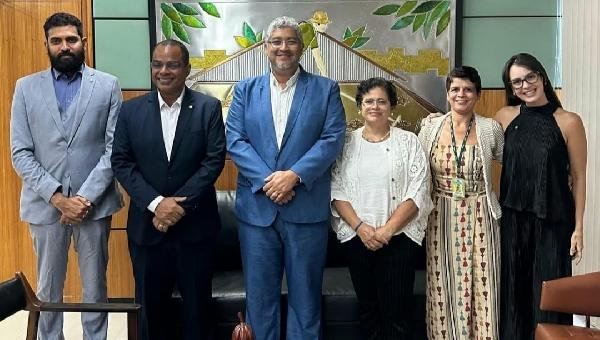 MAGNO LAVIGNE DEBATE QUALIFICAÇÃO PROFISSIONAL E FORTALECIMENTO DO EIXO SOCIAL DA CADEIA DO CACAU