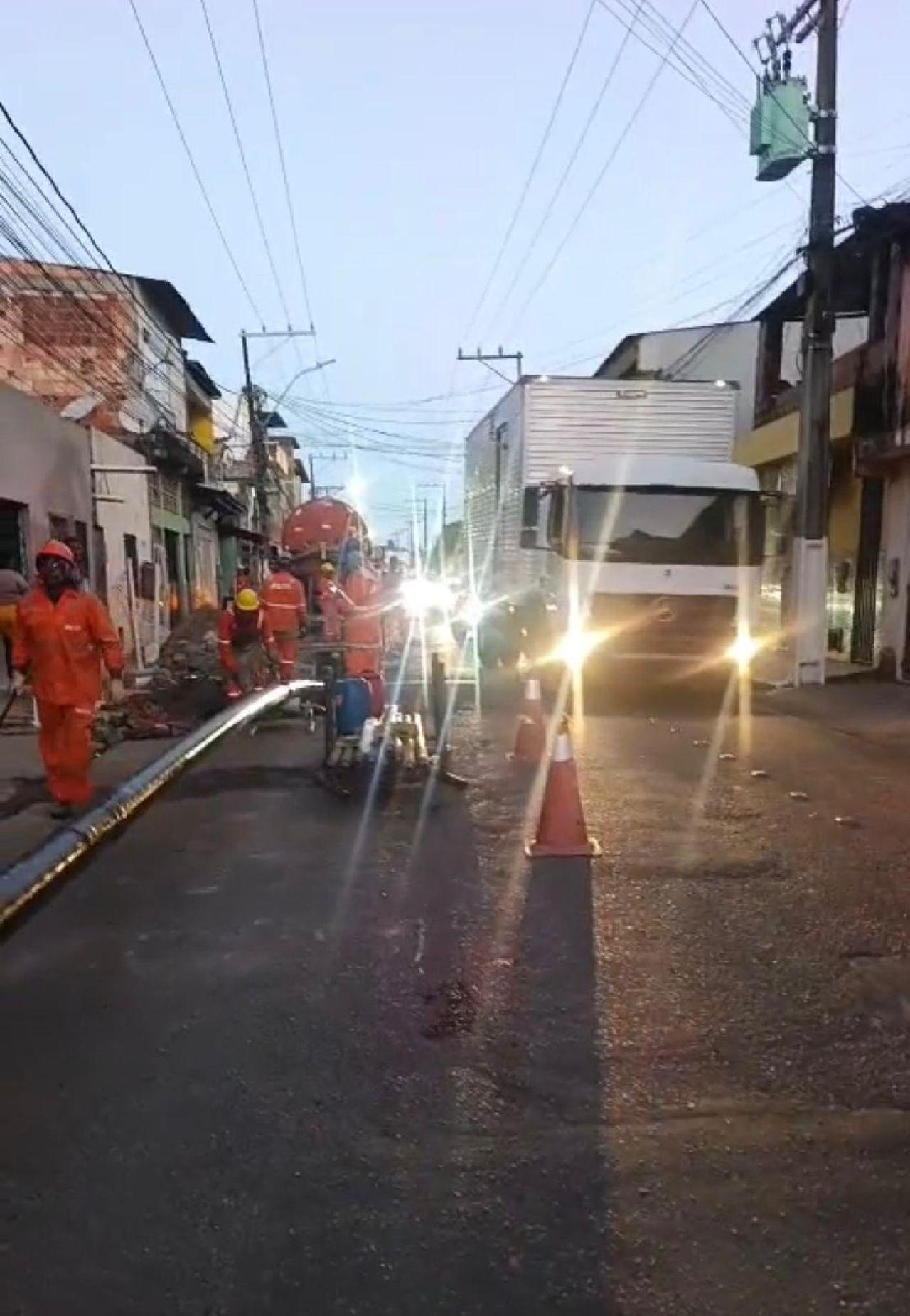 MORADOR DE ILHÉUS DENUNCIA DESORGANIZAÇÃO EM OBRA DE TUBULAÇÃO E RELATA CAOS NO TRÂNSITO DA ZONA NORTE