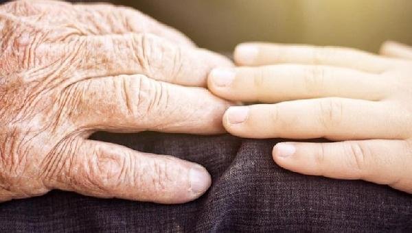 ILHÉUS: DE FORMA INÉDITA, JUSTIÇA PERMITE ADOÇÃO DE CRIANÇA POR BISAVÔ