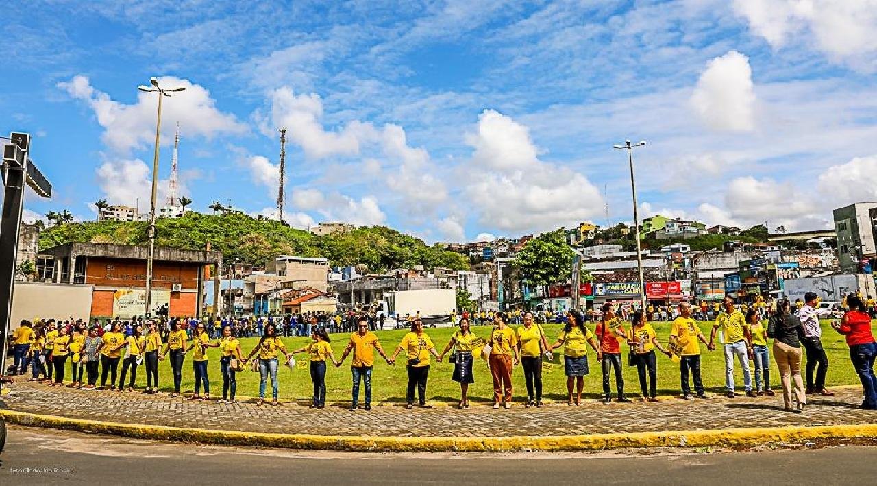 “ABRAÇAÇO” NO CENTRO DE ILHÉUS CELEBRA A VIDA