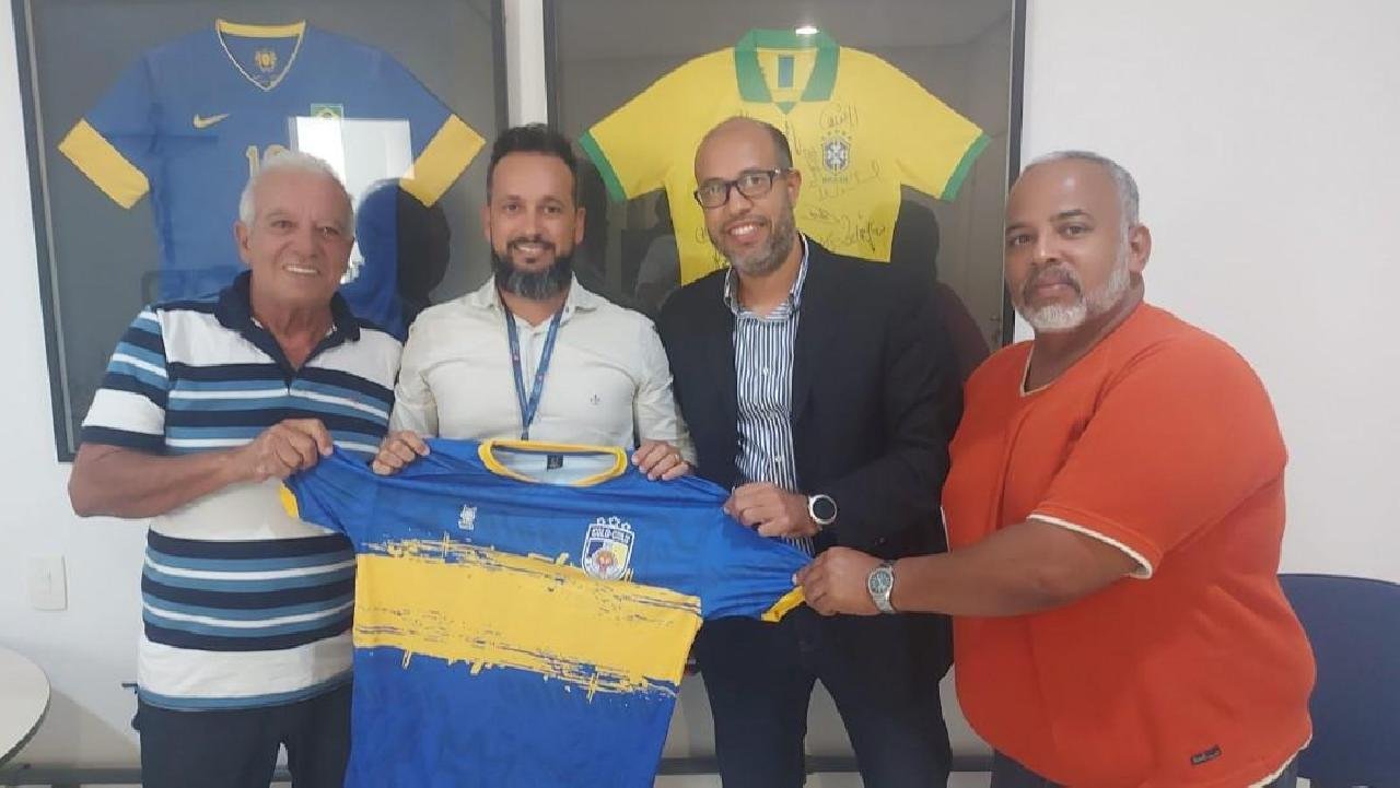 PRESIDENTE DO COLO-COLO PROTOCOLA DOCUMENTO PARA QUE CLUBE PARTICIPE DA SÉRIE B DO CAMPEONATO BAIANO PRESIDENTE DO COLO-COLO PROTOCOLA DOCUMENTO PARA QUE CLUBE PARTICIPE DA SÉRIE B DO CAMPEONATO BAIANO