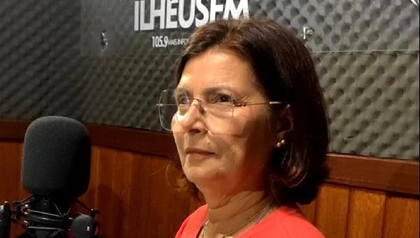 ADÉLIA NEGA QUE CANDIDATURA A DEPUTADA FEDERAL TENHA COMO FOCO A PREFEITURA EM 2028