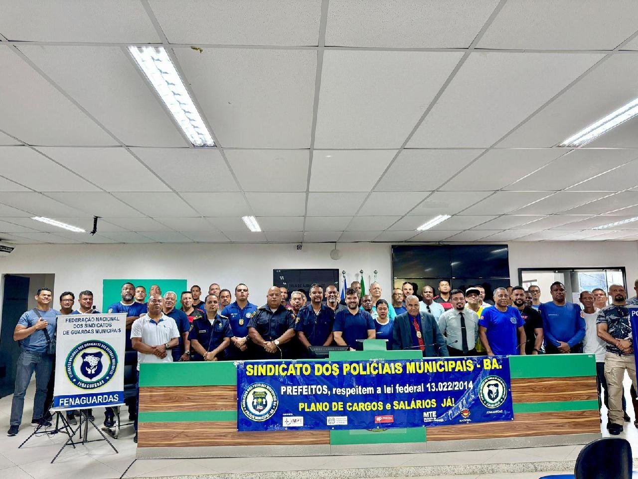 VALDERICO JÚNIOR REFORÇA COMPROMISSOS COM A GUARDA MUNICIPAL DE ILHÉUS VALDERICO JÚNIOR REFORÇA COMPROMISSOS COM A GUARDA MUNICIPAL DE ILHÉUS