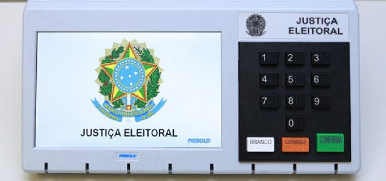 ELEITOR DEVERÁ ENTREGAR CELULAR PARA MESÁRIO ANTES DE ENTRAR NA CABINE DE VOTAÇÃO 