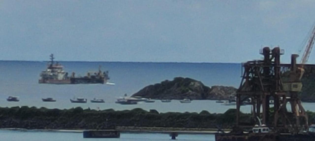 PROTESTO NÁUTICO EM ILHÉUS CONTRA SUPOSTO DESCARTE IRREGULAR DE DRAGA