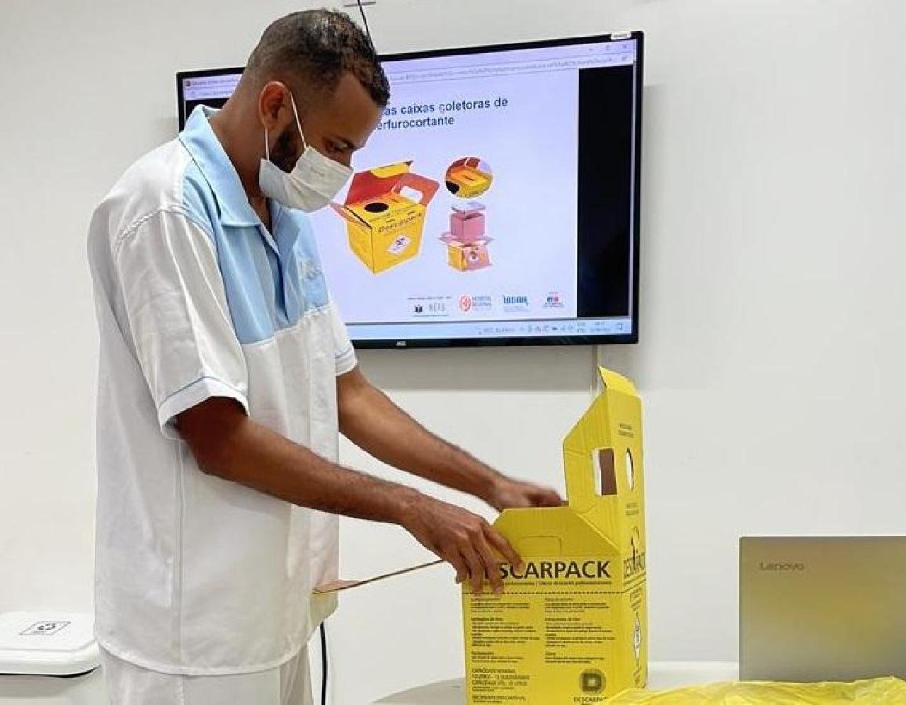 TREINAMENTO REALIZADO NO HOSPITAL REGIONAL COSTA DO CACAU VISA REDUZIR ACIDENTES NO DESCARTE DE PERFUROCORTANTES TREINAMENTO REALIZADO NO HOSPITAL REGIONAL COSTA DO CACAU VISA REDUZIR ACIDENTES NO DESCARTE DE PERFUROCORTANTES