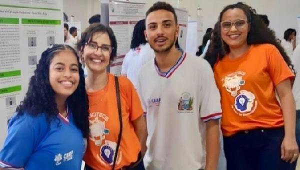ESTUDANTES DE ILHÉUS DESENVOLVEM REPELENTE NATURAL PARA COMBATER O MOSQUITO AEDES AEGYPTI