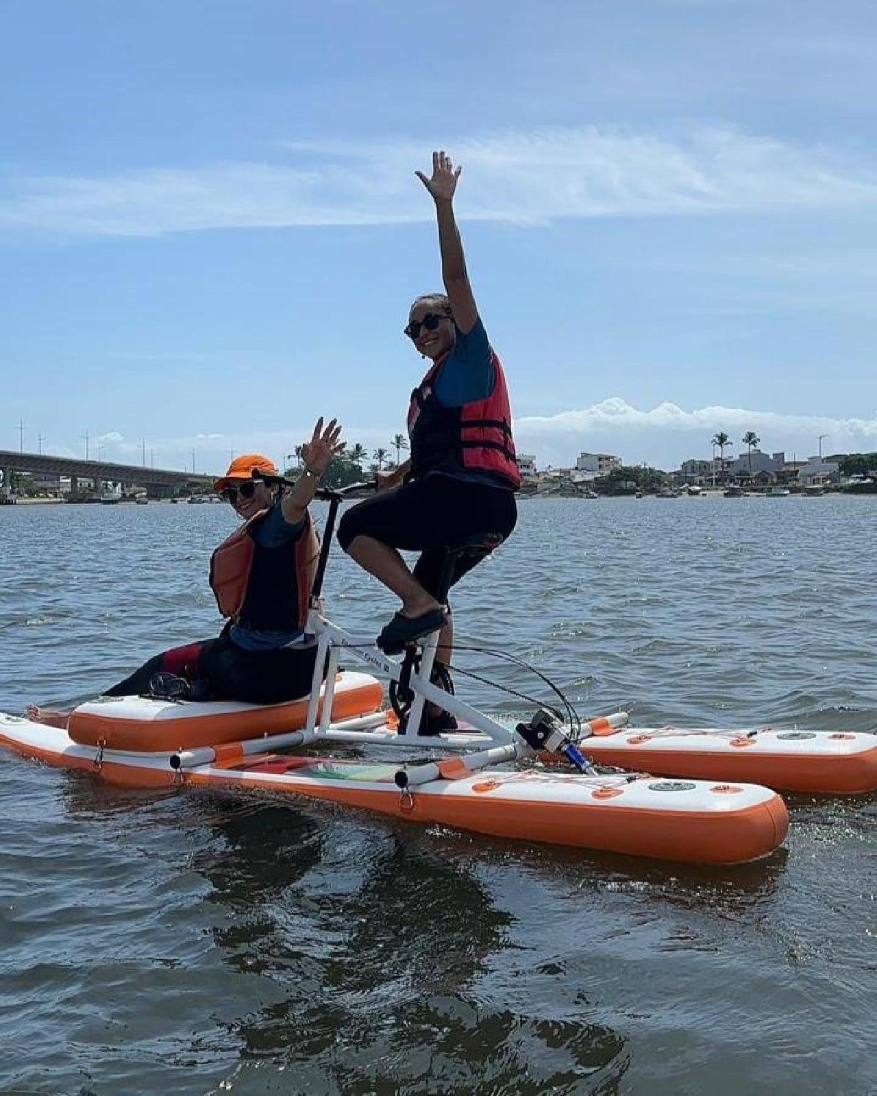 PASSEIO AQUÁTICO REÚNE MORADORES E TURISTAS NA PRAIA DA MARAMATA
