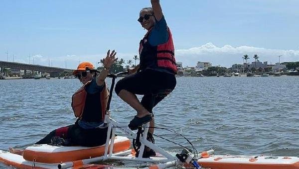 PASSEIO AQUÁTICO REÚNE MORADORES E TURISTAS NA PRAIA DA MARAMATA