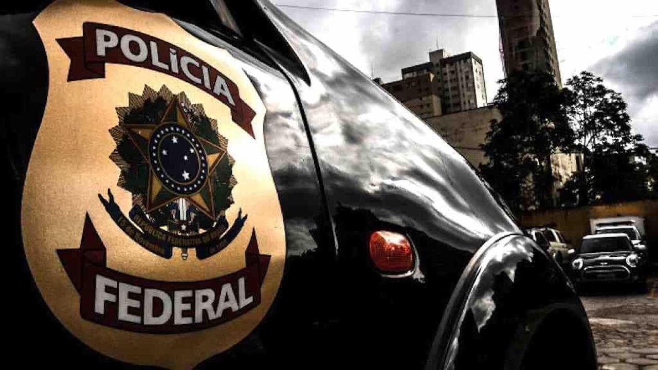 PF CUMPRE 14 MANDADOS DE PRISÃO CONTRA FRAUDES NA RECEITA PF CUMPRE 14 MANDADOS DE PRISÃO CONTRA FRAUDES NA RECEITA