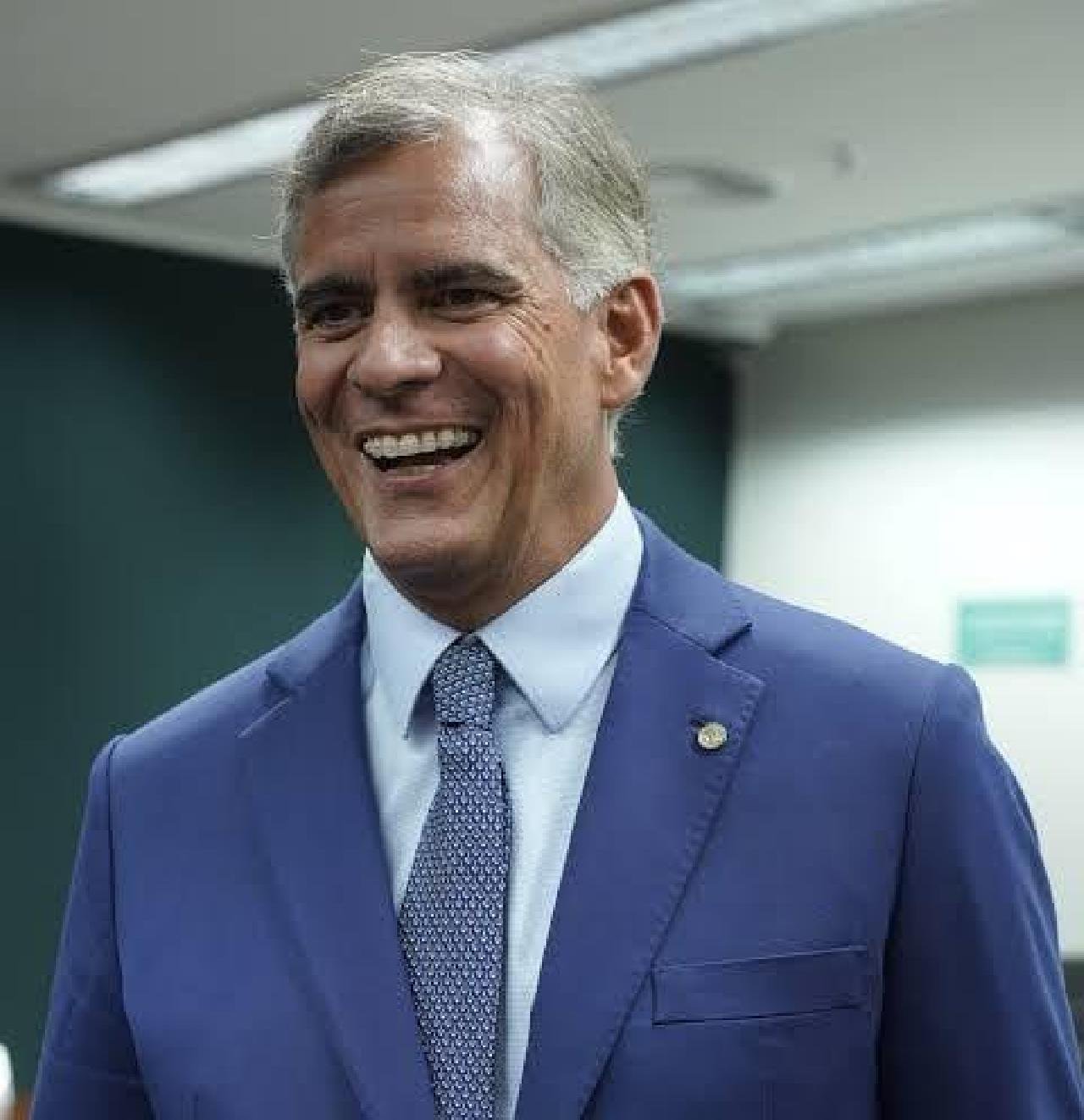 LEUR LOMANTO JUNIOR CHEGA A 107.729 VOTOS E É REELEITO DEPUTADO FEDERAL 