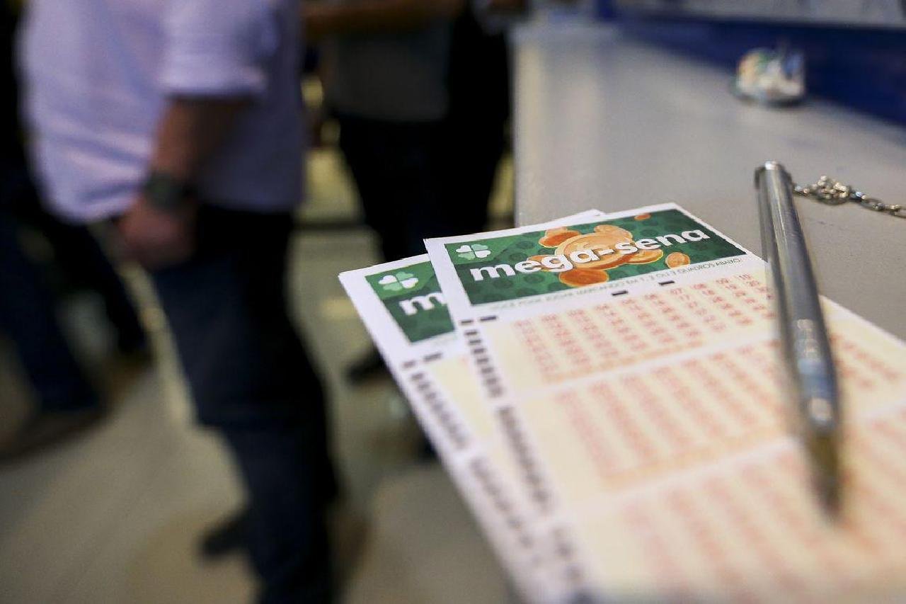NINGUÉM ACERTOU AS SEIS DEZENAS DA MEGA-SENA E PRÊMIO VAI A R$ 275 MI NINGUÉM ACERTOU AS SEIS DEZENAS DA MEGA-SENA E PRÊMIO VAI A R$ 275 MI