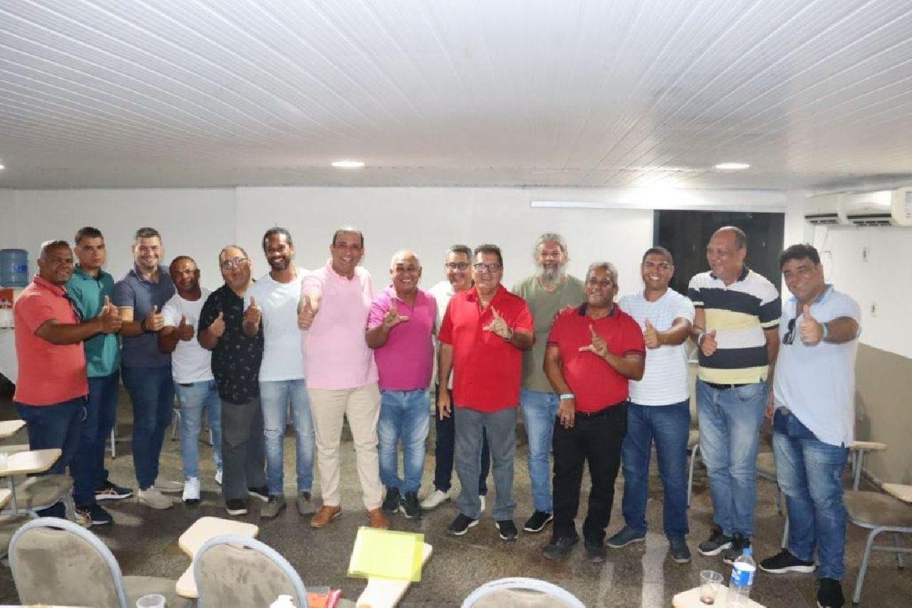 PREFEITO MÁRIO ALEXANDRE SE REÚNE COM PARTIDOS DA BASE EM ILHÉUS PREFEITO MÁRIO ALEXANDRE SE REÚNE COM PARTIDOS DA BASE EM ILHÉUS