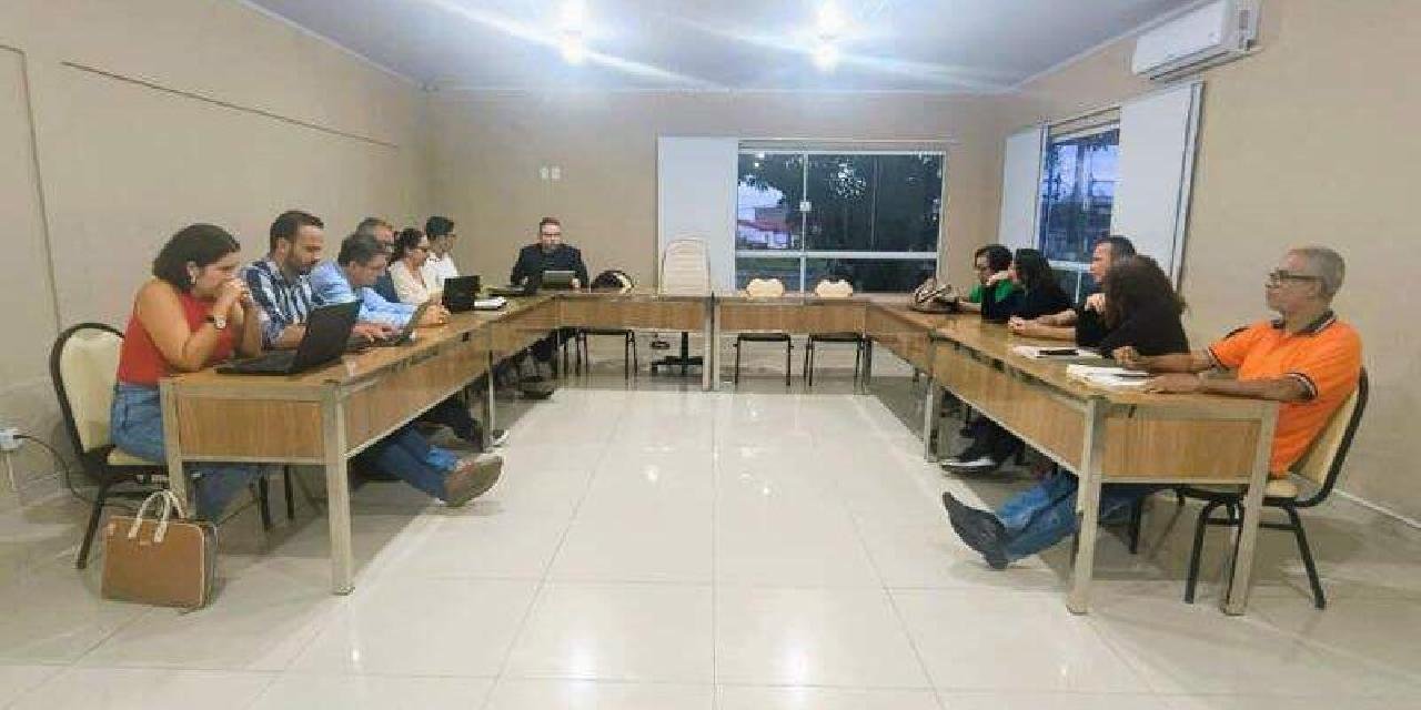 IMPASSE NA REDE MUNICIPAL DE ILHÉUS: NOVA ASSEMBLEIA DE PROFESSORES E NÃO DOCENTES AGENDADA PARA SEXTA-FEIRA, 20 IMPASSE NA REDE MUNICIPAL DE ILHÉUS: NOVA ASSEMBLEIA DE PROFESSORES E NÃO DOCENTES AGENDADA PARA SEXTA-FEIRA, 20