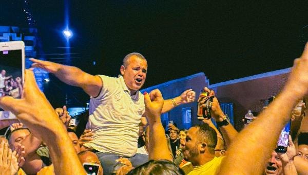 TRE-BA REVERTE DECISÃO E MANTÉM MANDATO DO VEREADOR MÁRCIO BRANDÃO