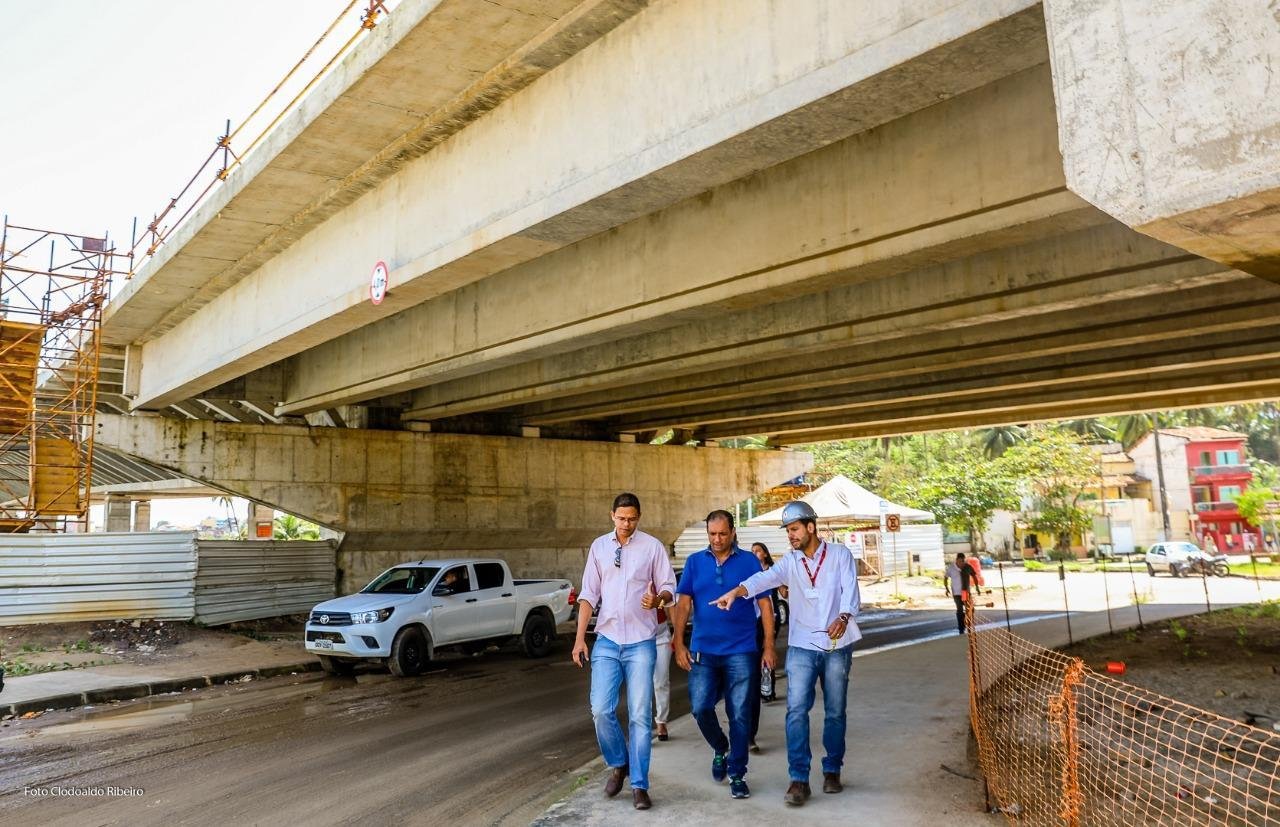 PREFEITO DE ILHÉUS VISITA OBRAS DO TRECHO VIÁRIO NA ZONA SUL PREFEITO DE ILHÉUS VISITA OBRAS DO TRECHO VIÁRIO NA ZONA SUL