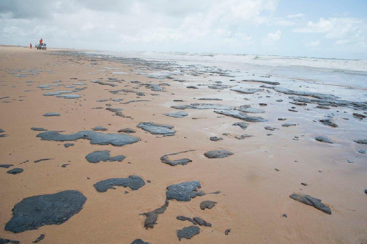 ANÁLISES IDENTIFICAM ÓLEO VENEZUELANO EM PRAIAS DO NORDESTE ANÁLISES IDENTIFICAM ÓLEO VENEZUELANO EM PRAIAS DO NORDESTE