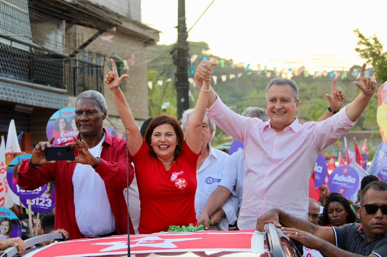 RUI COSTA E ADÉLIA FAZEM GRANDE CAMINHADA DA VITÓRIA NO CENTRO DE ILHÉUS NESTA SEXTA-FEIRA (04) RUI COSTA E ADÉLIA FAZEM GRANDE CAMINHADA DA VITÓRIA NO CENTRO DE ILHÉUS NESTA SEXTA-FEIRA (04)