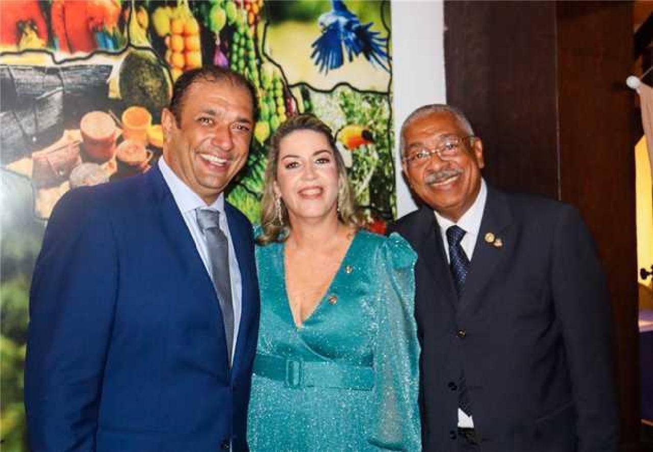 MÁRIO ALEXANDRE PRESTÍGIA POSSE DA NOVA DIRETORIA DO ROTARY CLUB E MAIS UM LANÇAMENTO IMOBILIÁRIO EM ILHÉUS. MÁRIO ALEXANDRE PRESTÍGIA POSSE DA NOVA DIRETORIA DO ROTARY CLUB E MAIS UM LANÇAMENTO IMOBILIÁRIO EM ILHÉUS.