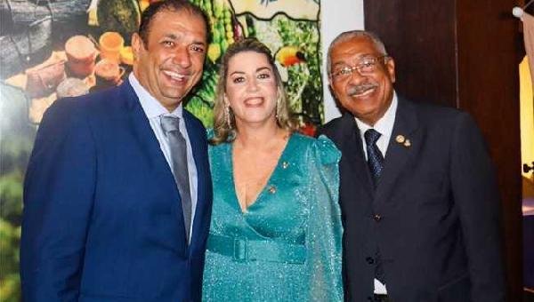 MÁRIO ALEXANDRE PRESTÍGIA POSSE DA NOVA DIRETORIA DO ROTARY CLUB E MAIS UM LANÇAMENTO IMOBILIÁRIO EM ILHÉUS. 