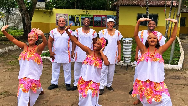 BLOCO AFRO DILAZENZE ADIA DESFILE DE CARNAVAL EM ILHÉUS