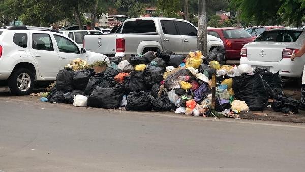 LIXO VOLTA A ACUMULAR EM ILHÉUS; RETIRADA DE CAIXAS PARA COLETA AGRAVA SITUAÇÃO