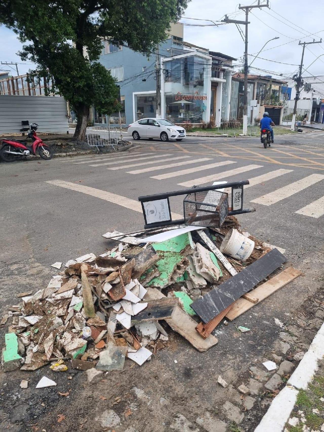 APÓS DENÚNCIA, ENTULHO É RETIRADO DA BAÍA DO PONTAL