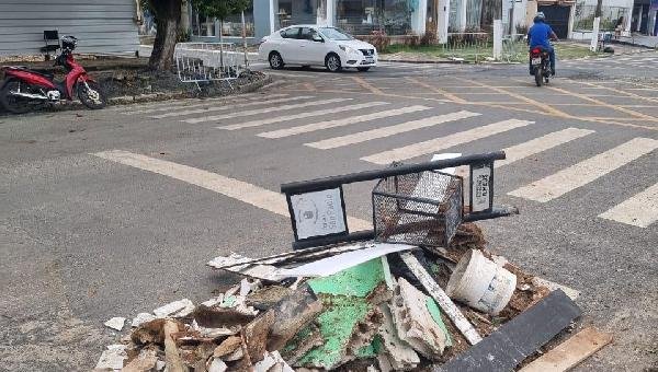 APÓS DENÚNCIA, ENTULHO É RETIRADO DA BAÍA DO PONTAL