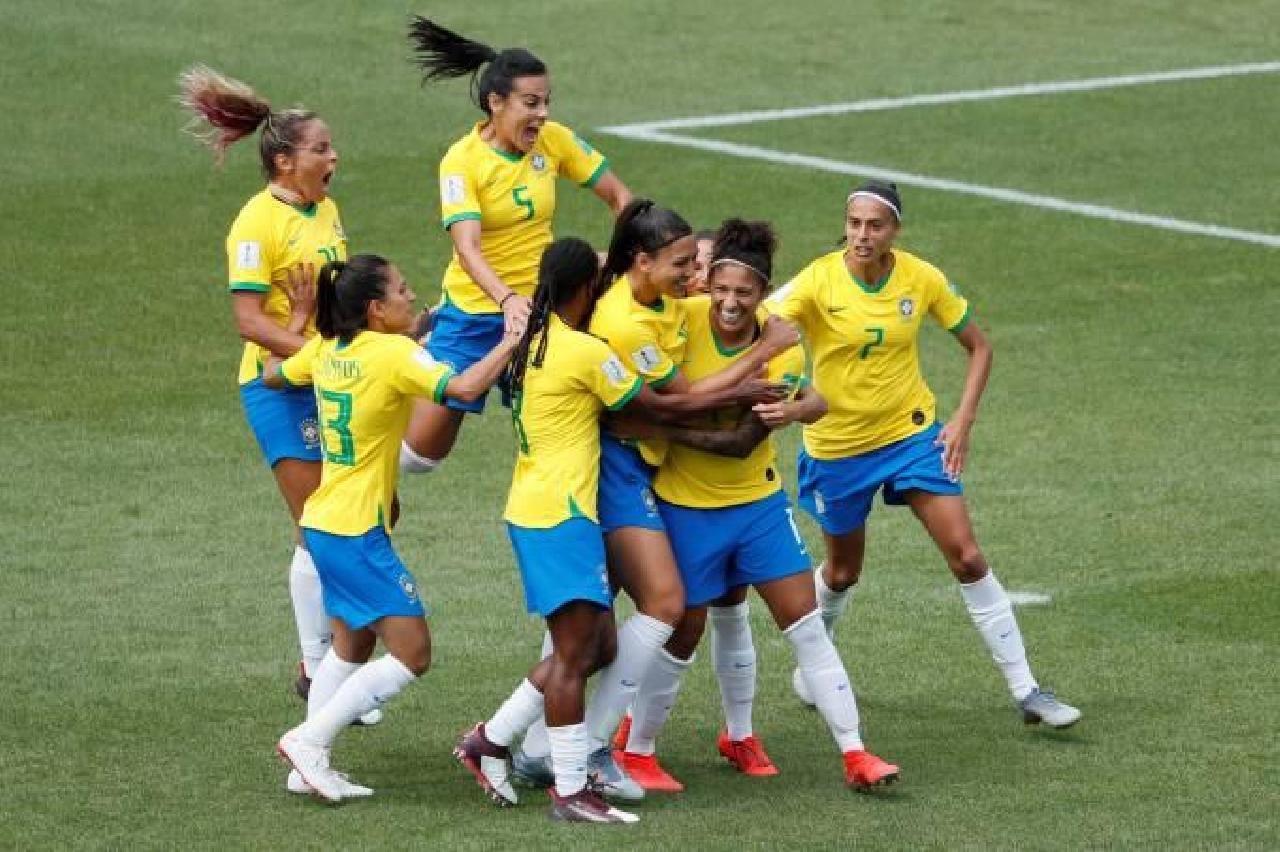 BRASIL VENCE JAMAICA POR 3 A 0 NA ESTREIA DA COPA DO MUNDO FEMININA BRASIL VENCE JAMAICA POR 3 A 0 NA ESTREIA DA COPA DO MUNDO FEMININA
