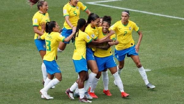BRASIL VENCE JAMAICA POR 3 A 0 NA ESTREIA DA COPA DO MUNDO FEMININA