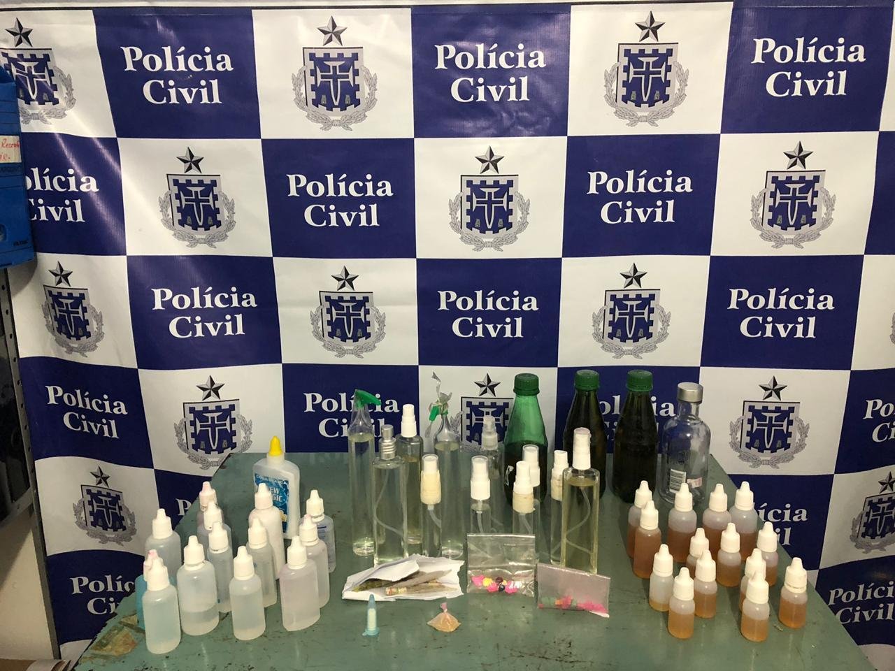 IBICUÍ: CASAL É PRESO TRAFICANDO DROGAS EM BANHEIRO QUÍMICO DE FESTA IBICUÍ: CASAL É PRESO TRAFICANDO DROGAS EM BANHEIRO QUÍMICO DE FESTA
