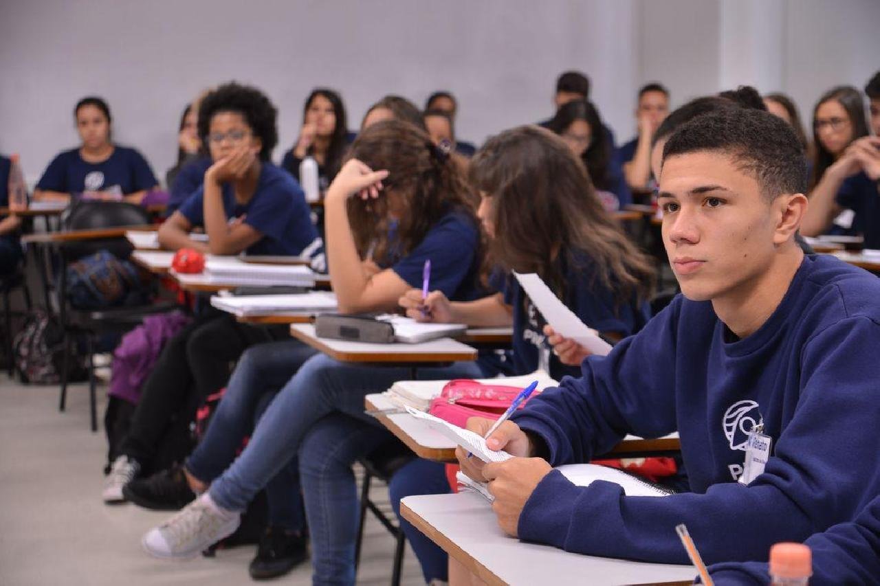 MENINAS VÃO MELHOR EM LEITURA E MENINOS, EM MATEMÁTICA MENINAS VÃO MELHOR EM LEITURA E MENINOS, EM MATEMÁTICA
