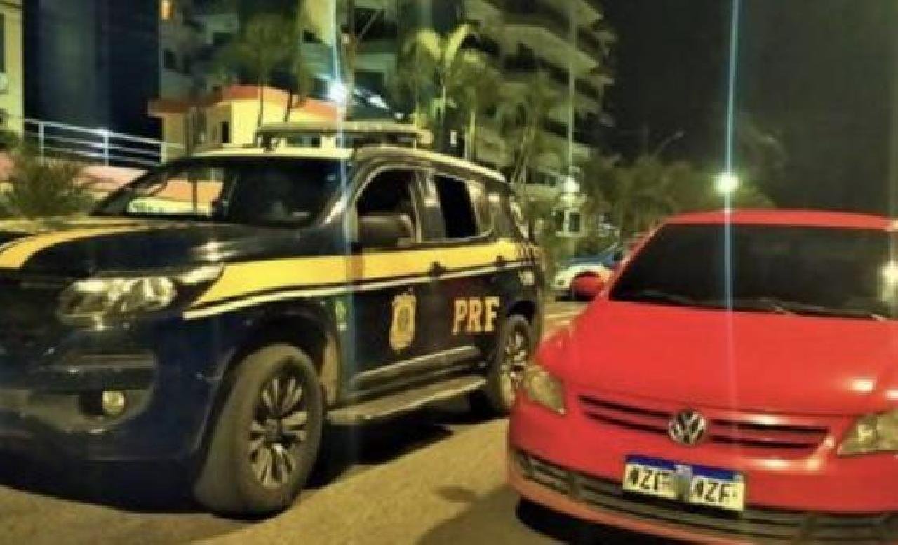 ILHÉUS: MEMBRO DE FACÇÃO CRIMINOSA É PRESO COM CARRO ROUBADO NA BR 415 ILHÉUS: MEMBRO DE FACÇÃO CRIMINOSA É PRESO COM CARRO ROUBADO NA BR 415