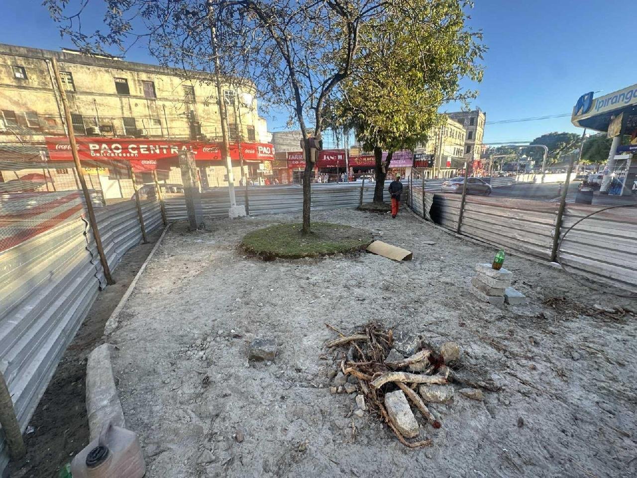 CANTEIRO CENTRAL DA PRAÇA CAIRU PASSA POR REQUALIFICAÇÃO COM PREVISÃO DE ENTREGA EM SETEMBRO