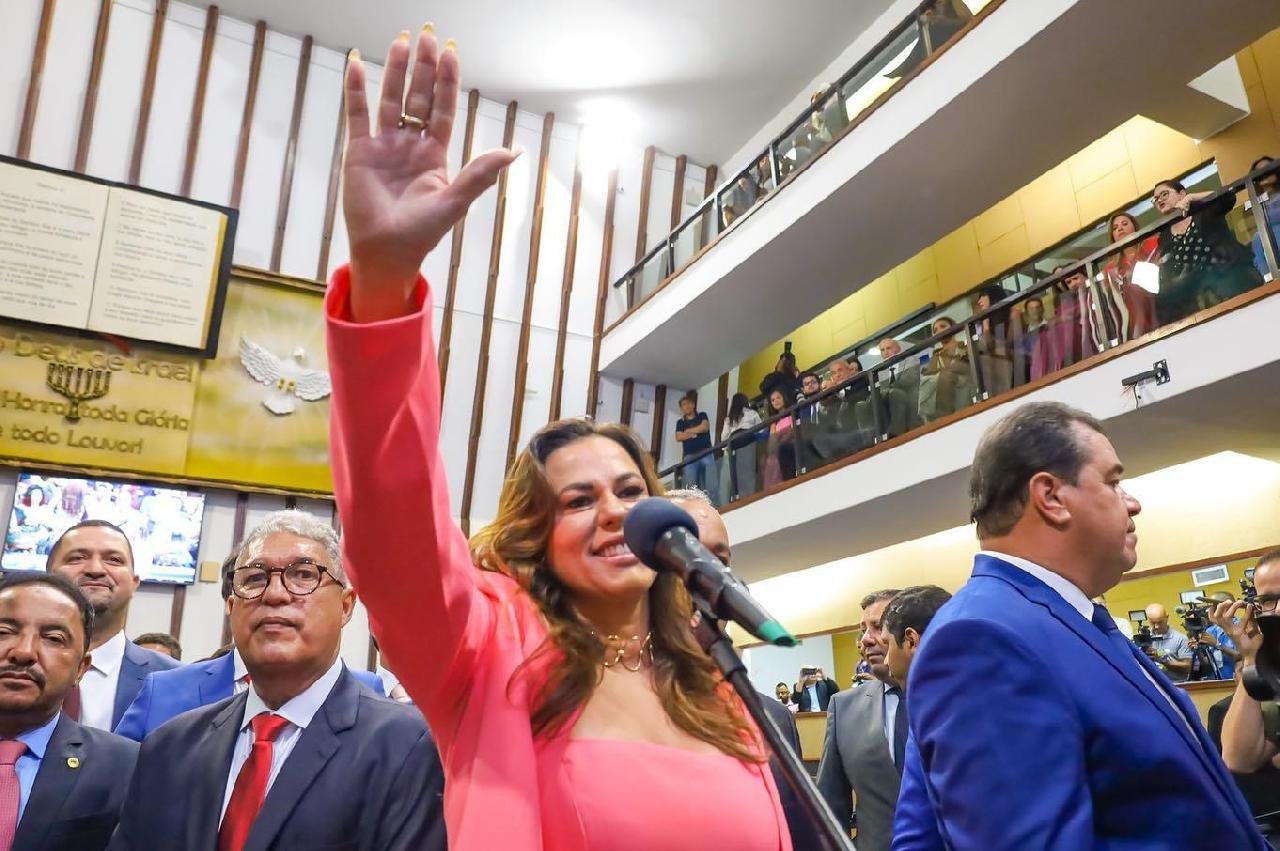“FAREMOS UM MANDATO FORTE E REPRESENTATIVO”, DECLARA SOANE GALVÃO AO TOMAR POSSE NA ASSEMBLEIA LEGISLATIVA DA BAHIA “FAREMOS UM MANDATO FORTE E REPRESENTATIVO”, DECLARA SOANE GALVÃO AO TOMAR POSSE NA ASSEMBLEIA LEGISLATIVA DA BAHIA