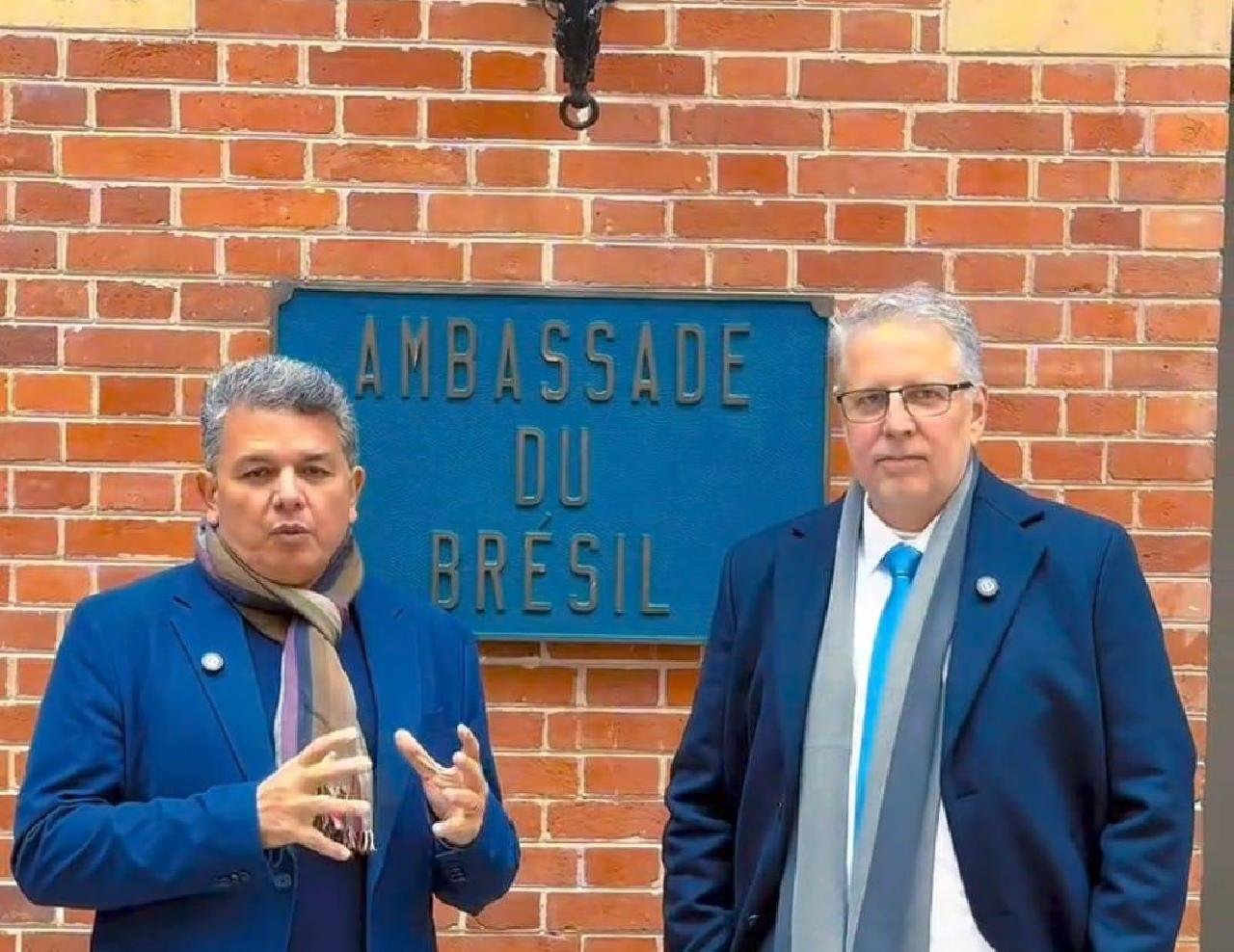 MARCO LESSA E SECRETÁRIO DE TURISMO DESTACAM PRESENÇA DE ILHÉUS NO SALON DU CHOCOLAT, EM PARIS