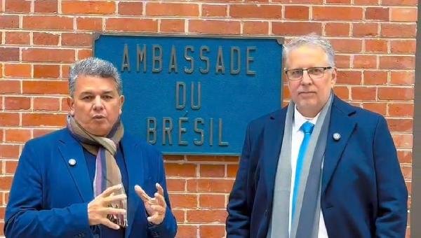 MARCO LESSA E SECRETÁRIO DE TURISMO DESTACAM PRESENÇA DE ILHÉUS NO SALON DU CHOCOLAT, EM PARIS