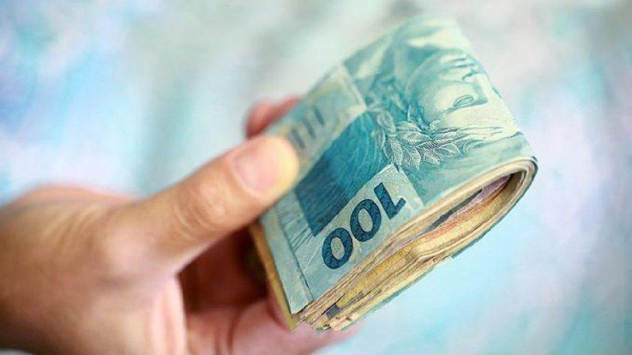GOVERNO REDUZ PARA R$ 1.031 ESTIMATIVA DE SALÁRIO MÍNIMO PARA 2020 GOVERNO REDUZ PARA R$ 1.031 ESTIMATIVA DE SALÁRIO MÍNIMO PARA 2020