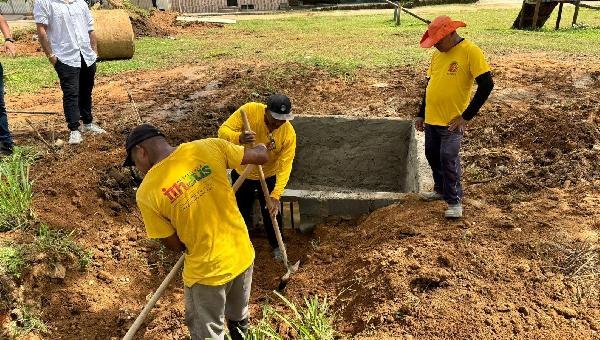 OBRA DE DRENAGEM É REALIZADA NO LOTEAMENTO PARQUE DAS MANGUEIRAS