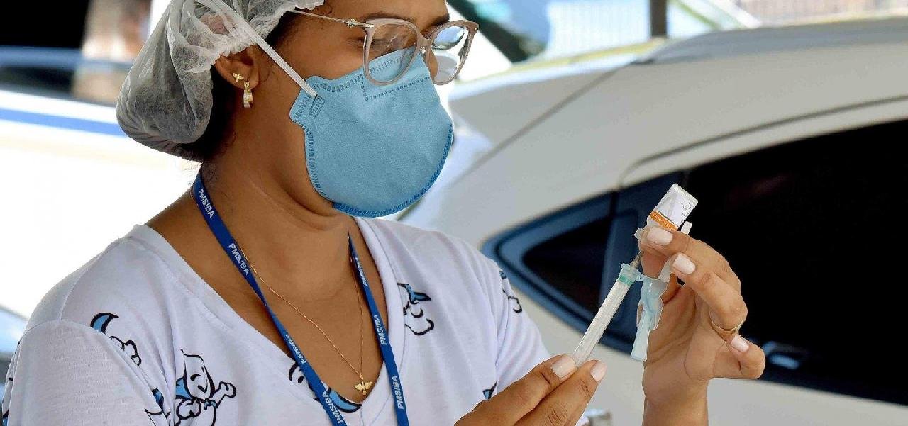 BAHIA COMPLETA TRÊS MESES DE VACINAÇÃO COM PROCESSO LENTO E 13,66% DA POPULAÇÃO IMUNIZADA BAHIA COMPLETA TRÊS MESES DE VACINAÇÃO COM PROCESSO LENTO E 13,66% DA POPULAÇÃO IMUNIZADA