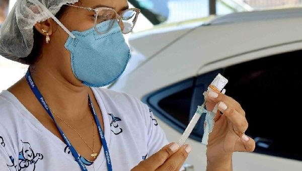  BAHIA COMPLETA TRÊS MESES DE VACINAÇÃO COM PROCESSO LENTO E 13,66% DA POPULAÇÃO IMUNIZADA