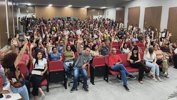 PROFESSORES DE ILHÉUS AMEAÇAM PARALISAÇÃO DE ADVERTÊNCIA