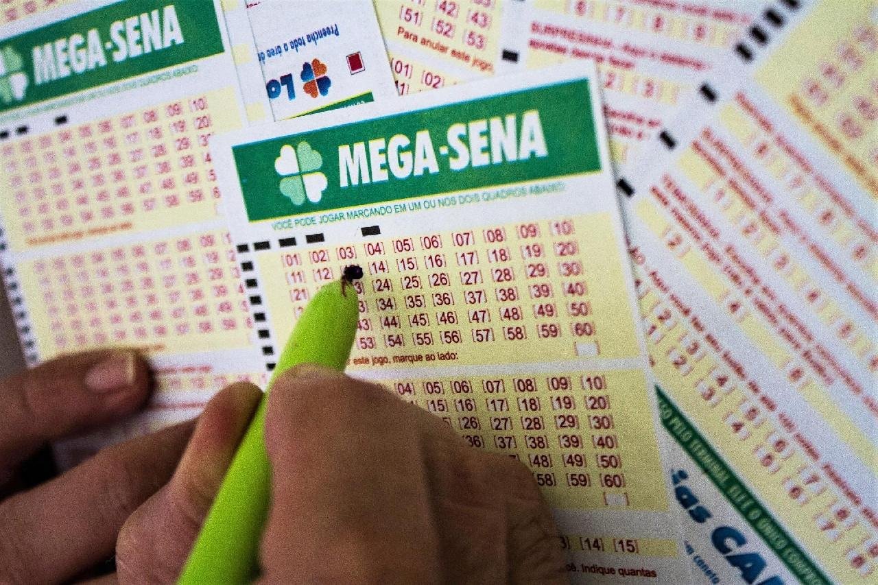 MEGA-SENA: NINGÚEM ACERTA E PRÊMIO ACUMULA EM R$ 170 MILHÕES MEGA-SENA: NINGÚEM ACERTA E PRÊMIO ACUMULA EM R$ 170 MILHÕES