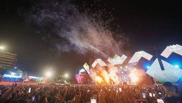 SEGUNDA NOITE DA VIRADA ILHÉUS 2026 REÚNE MAIS DE 80 MIL PESSOAS NA AVENIDA SOARES LOPES