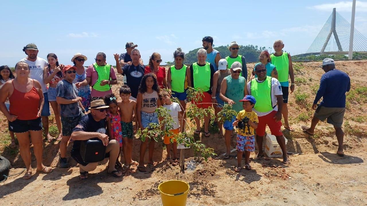 AÇÃO SIMBÓLICA DE PLANTIO MARCA ENCONTRO DE MOTORHOMES EM ILHÉUS
